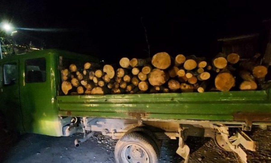 Konfiskohen dy automjete me drunj në Shtërpcë, ishin transportuar ilegalisht