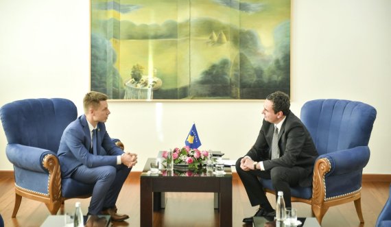Kurti pret në takim deputetin ukrainas, Oleksiy Goncharenko