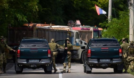 Serbët paralajmërojnë bllokimn e rrugëve në veri