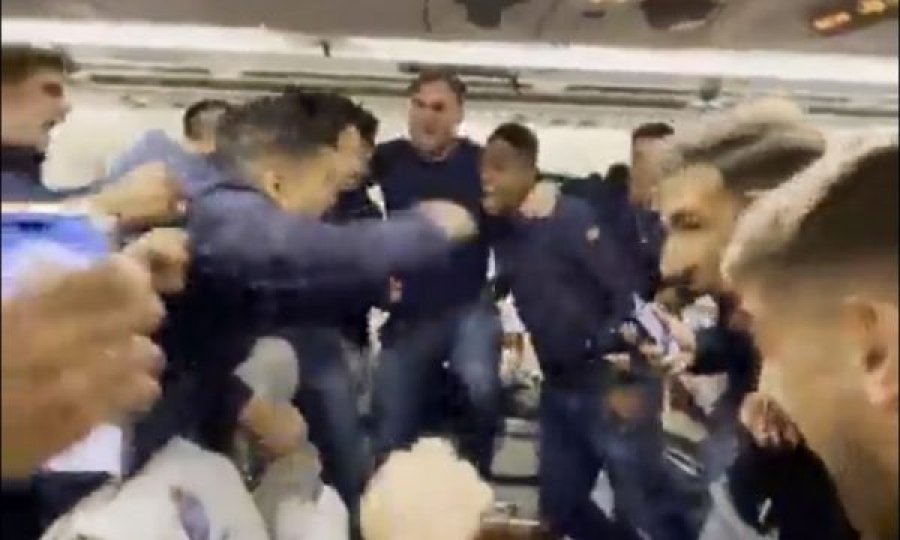 Lojtarët e Portos e festuan në aeroplan kualifikimin pasi Atletico e humbi penalltinë