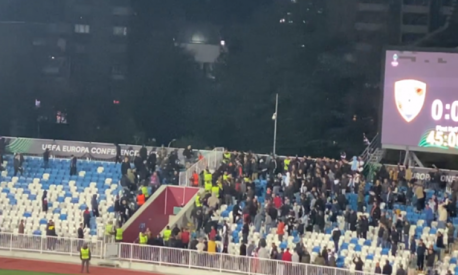 Përleshje mes tifozëve në 'Fadil Vokrri'