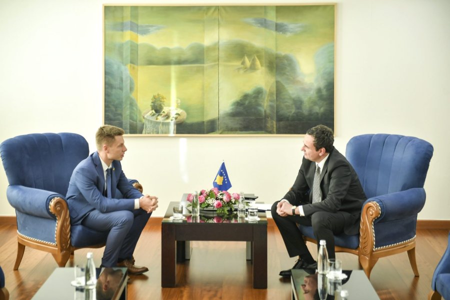 Kurti pret në takim deputetin ukrainas, Oleksiy Goncharenko