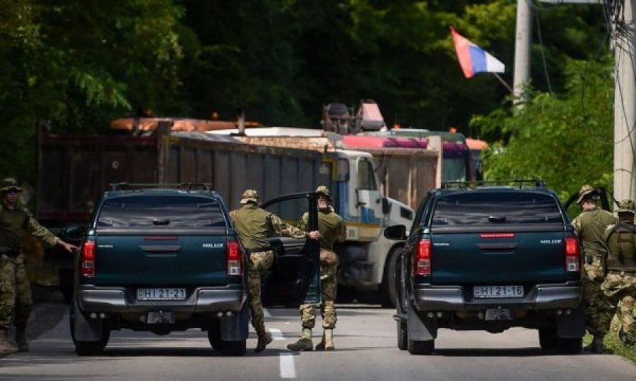 Serbët paralajmërojnë bllokimn e rrugëve në veri