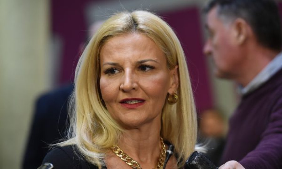 Tanja Misvecic u zgjodh sot ministre në Serbi, i del një fotografi në mes të Prishtinës
