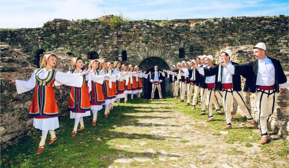  Ansambli shqiptar me koncerte në Manastir dhe Shkup!