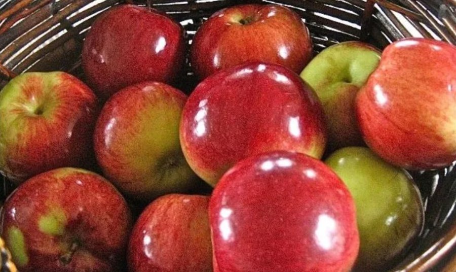 Ja si të kuptoni nëse mollët janë të lyera apo bio