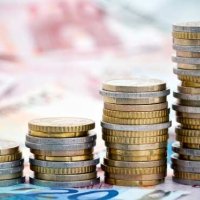 Zyrtarisht nga sot euro valuta e vetme për transaksione në Kosovë