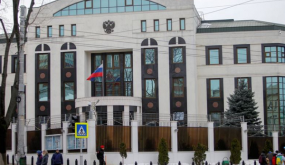 Ministria e Jashtme shpall non grata diplomatin rus