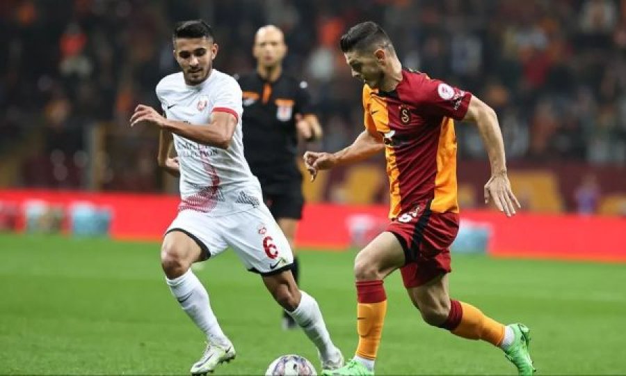 Galatasaray vazhdon rrugën drejt titullit, Rashica kontribuon me gol