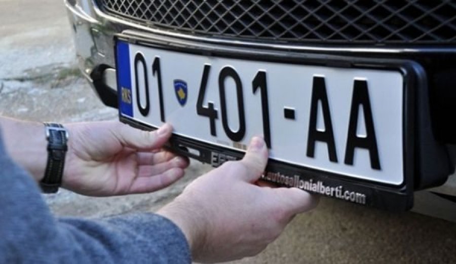 Qeveria e Serbisë merr një vendim për veturat me targa RKS
