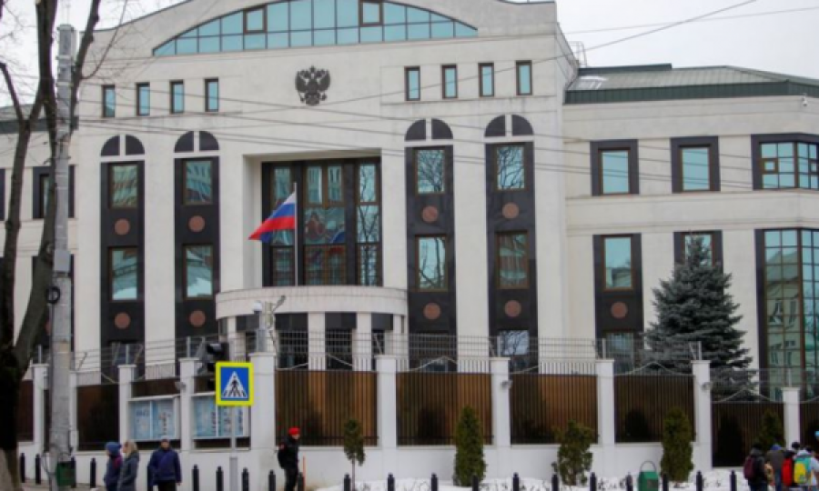 Ministria e Jashtme shpall non grata diplomatin rus