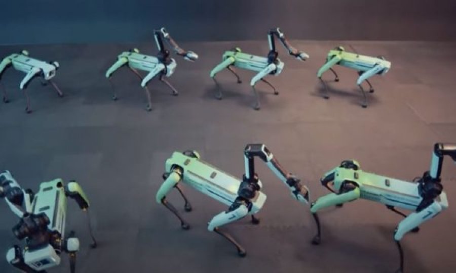 Robotët e Boston Dynamics vallëzojnë me këngë 