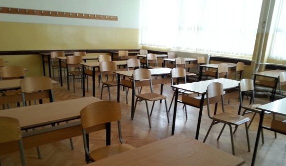 Kërkohet largimi i profesorit kosovar i dyshuar për ngacmim sek*sual