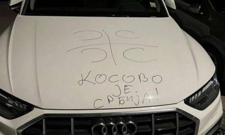 Veturës me targa RKS në Kroaci i shkruhet “Kosova është Serbi”