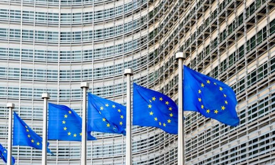 BE-ja i kërkon Kosovës të japë “kohë të mjaftueshme” për riregjistrimin e makinave