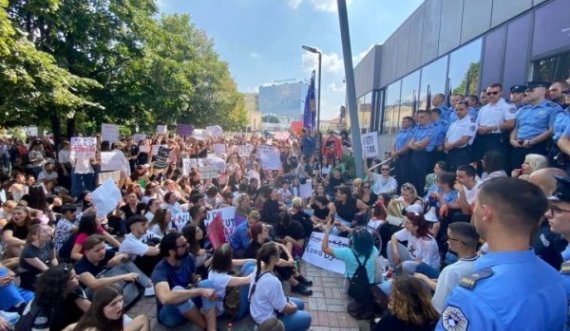 Rasti i 11 vjeçares – sot vazhdon protesta, detajet