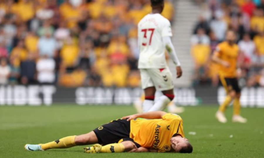 Futbollisti i pafat i skuadrës angleze, pësoi lëndim të rëndë në ndeshjen debutuese në Premierligë