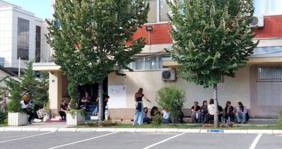 Përfundon për të vazhduar sërish protesta kundër dhunës ndaj vajzave