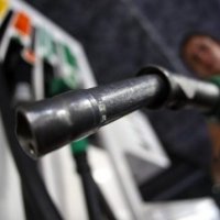 Çmimet e naftës bien ndjeshëm pas marrëveshjes për armëpushim 