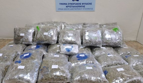 Sekuestrohen mbi 52 kg kanabis në kufirin greko-shqiptar, dy të arrestuar, mes tyre një shqiptare
