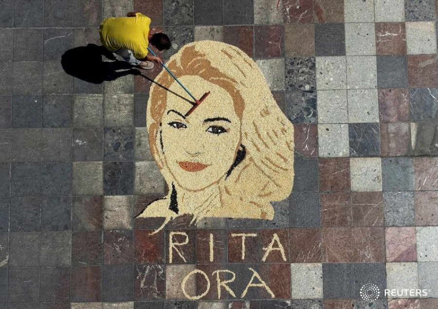 Portreti i Rita Orës në Tiranë, artisti nga Kosova e realizon me grurë, oriz dhe misër