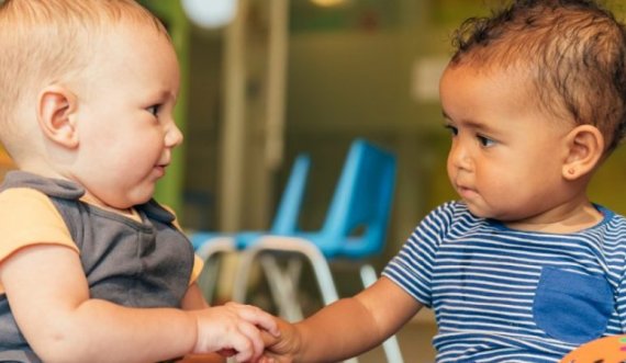Fenomeni bizar mjekësor: Si është e mundur që binjakët të kenë baballarë të ndryshëm?