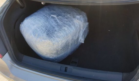 Arrestohen dy të dyshuar, Policia ua sekuestron mbi 18 kg lëndë narkotike