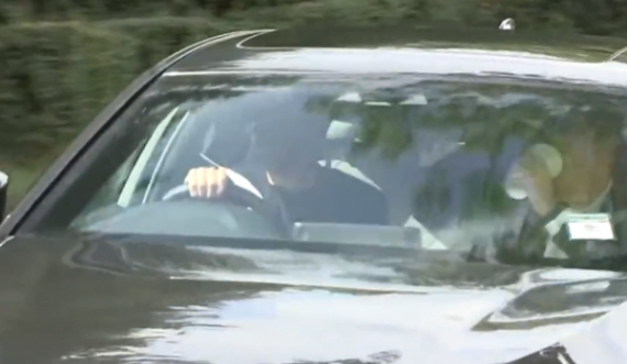 Graham Potter arrin në qendrën stërvitore të Chelseat