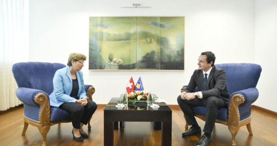 Kurti takohet me ministren e Mbrojtjes së Zvicrës