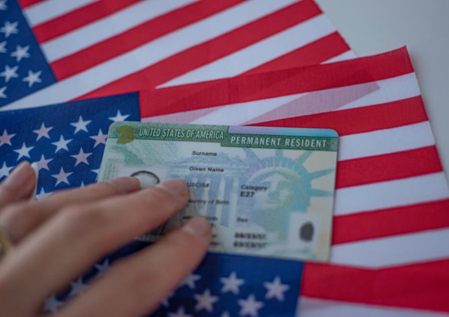 Çfarë ndodh pas marrjes së Green Card: Detyrimet, sipas avokatit amerikan