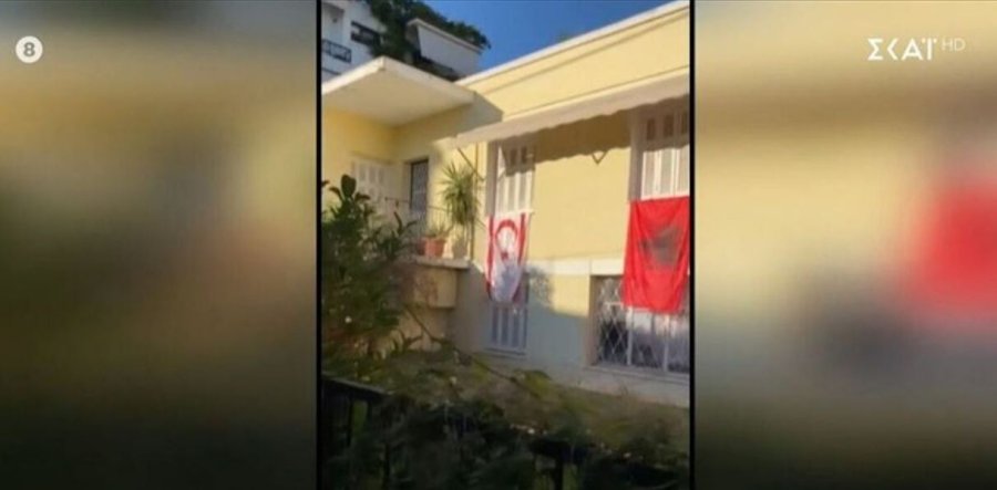 Valviti flamurin turk në shtëpinë e tij, policia greke arreston shqiptarin