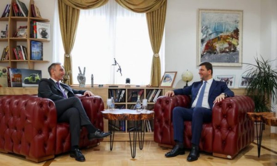 Krasniqi në vizitë zyrtare në Maqedoni të Veriut