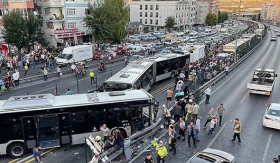Aksident i rëndë në Stamboll, përplasen katër autobusë, gati 100 të lënduar