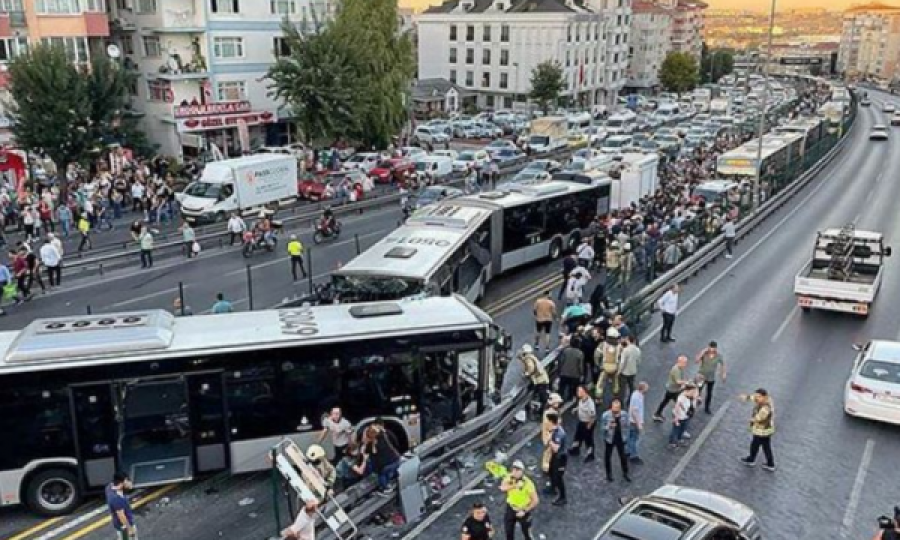 Aksident i rëndë në Stamboll, përplasen katër autobusë, gati 100 të lënduar