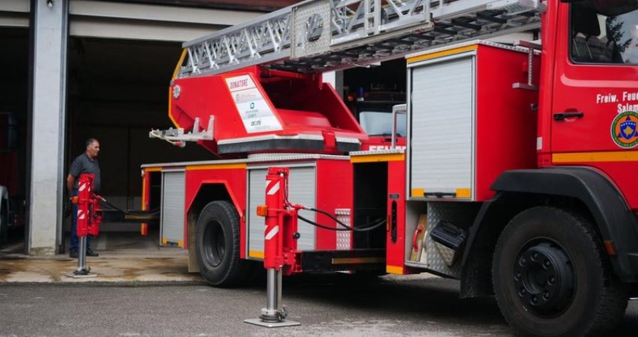 ​Gjilani pajiset me automjet me shkallë hidraulike për shuarjen e zjarrit