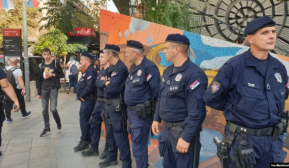 Serbia ndalon me polici mbajtjen e Paradës së Krenarisë