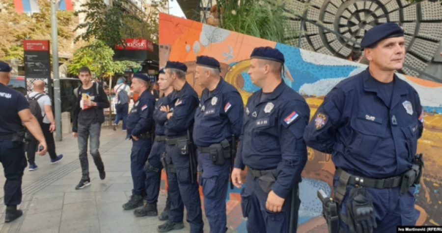 Serbia ndalon me polici mbajtjen e Paradës së Krenarisë