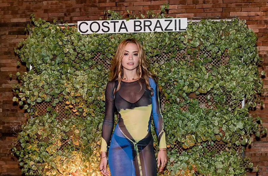 Rita Ora ndez Brazilin, artistja shfaqet në eventin e rëndësishëm me një ‘look’ të nxehtë