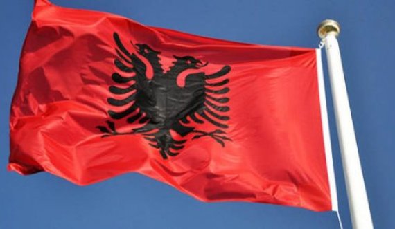 Rriten pensionet dhe paga minimale në Shqipëri