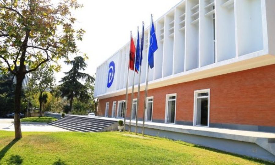 Zëri i Amerikës: Rusia ia dha 500 mijë euro PD-së