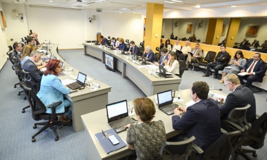Kurti i thërret ministrat, në 10:00 mbahet një mbledhje e Qeverisë