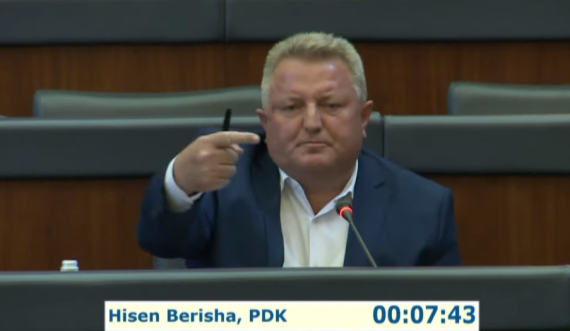 Hisen Berisha nervozohet me partinë e vet “Ju të PDK-së bëni qetësi atje”
