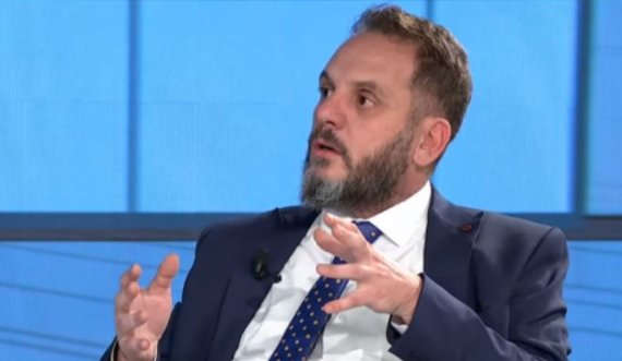 Maloku: Portalet e rritën sulmin me këpucë, ishte me papuqe