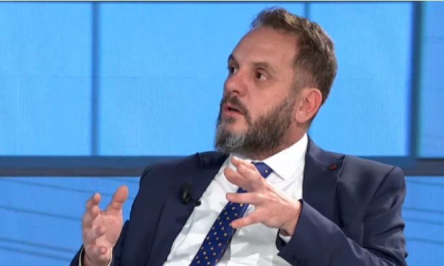 Maloku: Portalet e rritën sulmin me këpucë, ishte me papuqe