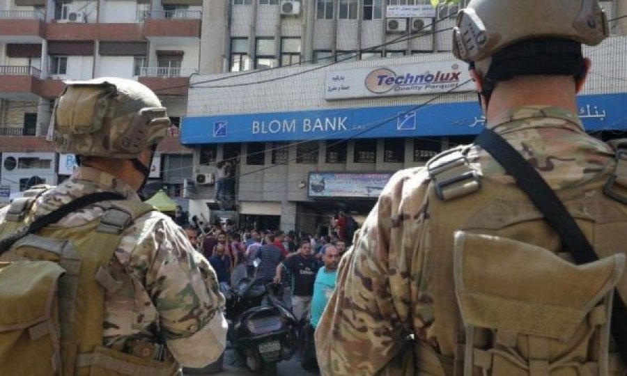 Shtohen grabitjet e armatosura në Liban, mbyllen bankat për 3 ditë