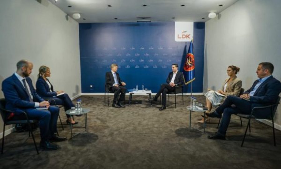 Abdixhiku takohet me Shefin e EULEX-it Lars – Gunnar Wigemark