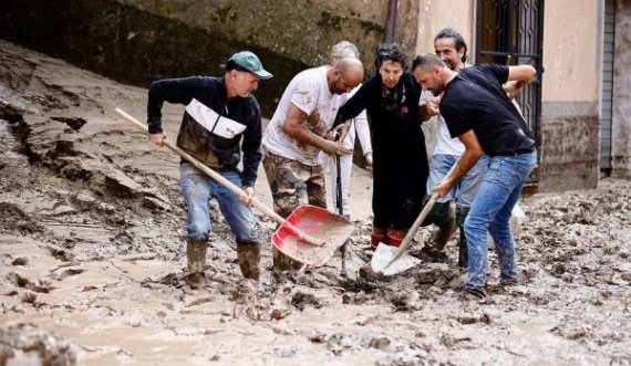 Italia e zhytur në baltë nga përmbytjet e mëdha, rritet bilanci i viktimave