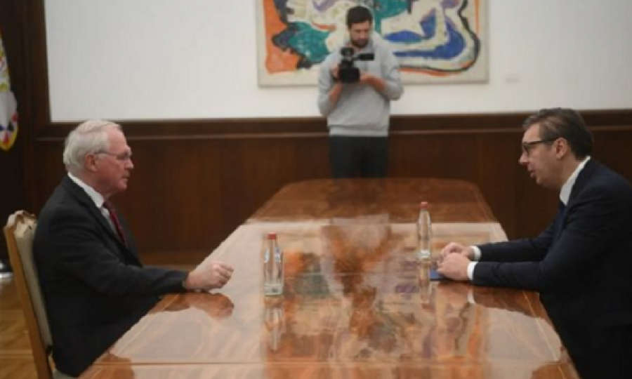 Hill në zyrën e Vuçiqit, presidenca serbe njofton çfarë u bisedua