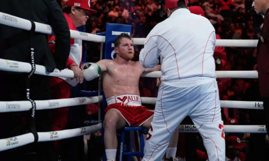 Canelo Alvarez fitoi, por do t’i nënshtrohet një operacioni