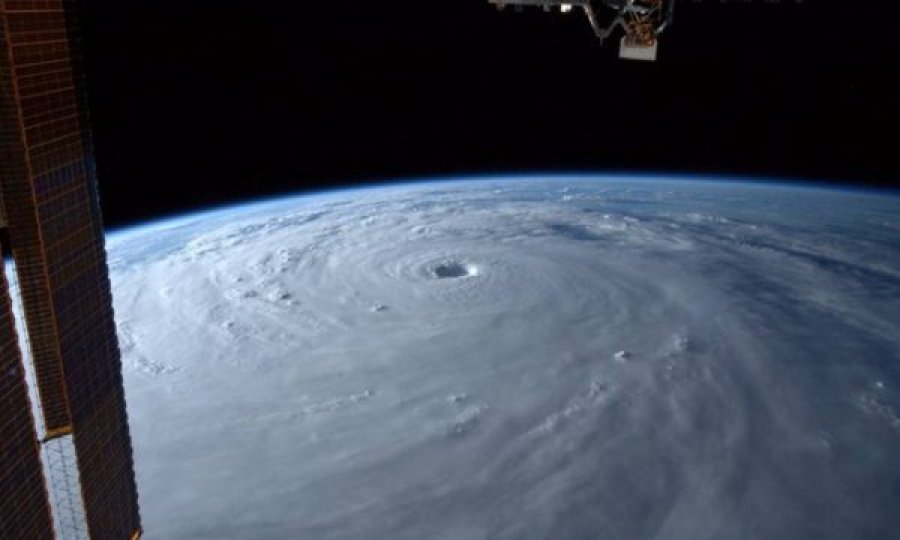 Tajfuni i fuqishëm goditi Japoninë